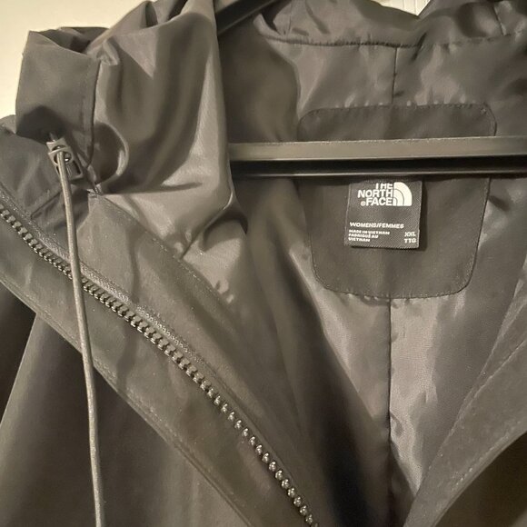 North Face Women’s Daybreak Mid Rain Parka - Black - Picture 7 of 7